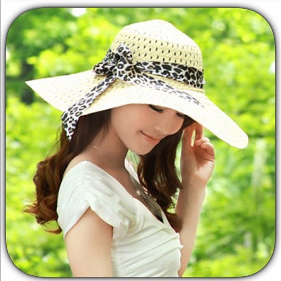 Boutique Accessories - Clearance HP NWT Fab Cream Leopard Floppy Hat