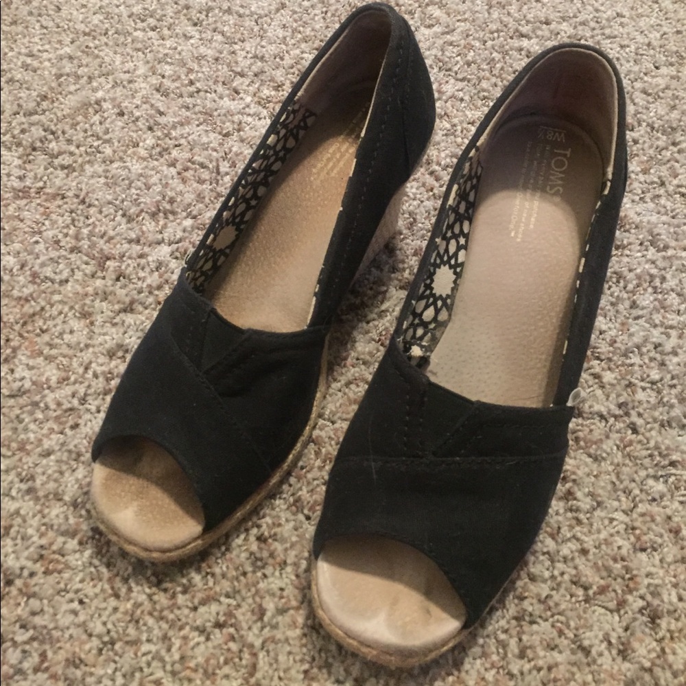 TOMS wedges size 8.5