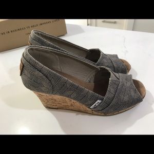 Toms peep toe 6.5 gray