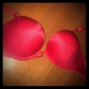 34C red Victoria Secret Bombshell bra