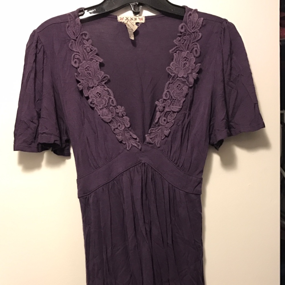 Forever 21 xxi tunic with flower lace appliqué