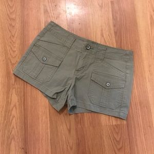 Neutral shorts