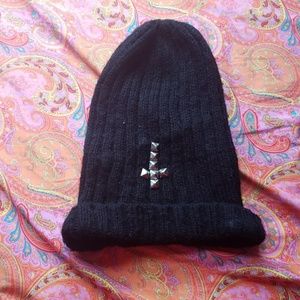 Cross beanie