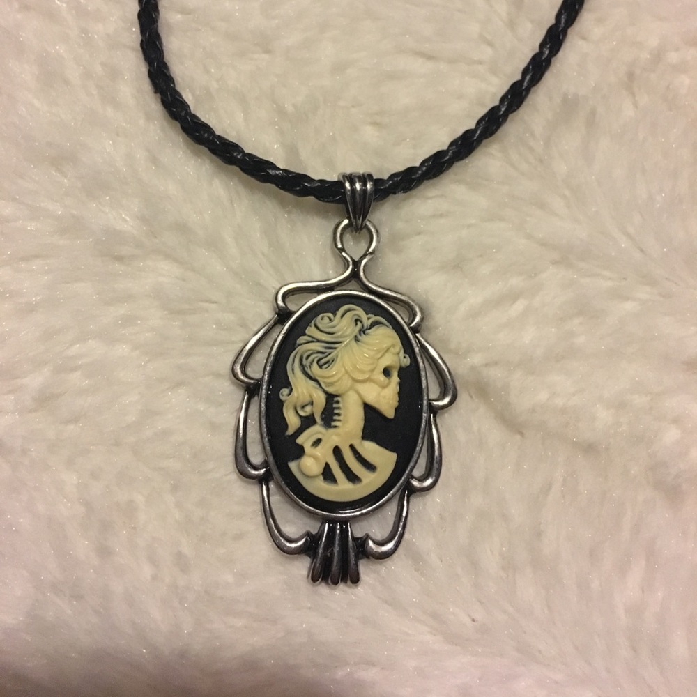 Necklace - Picture 2 of 3
