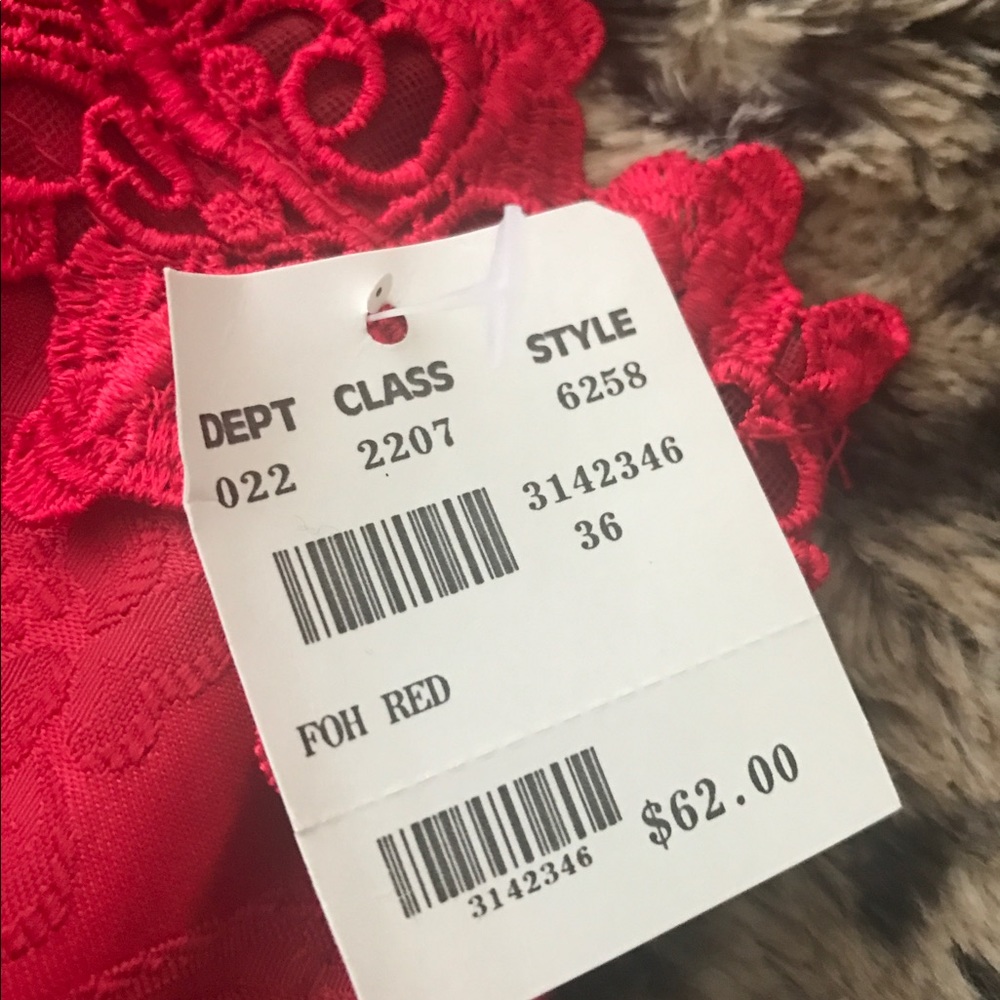Red corset - Picture 2 of 5