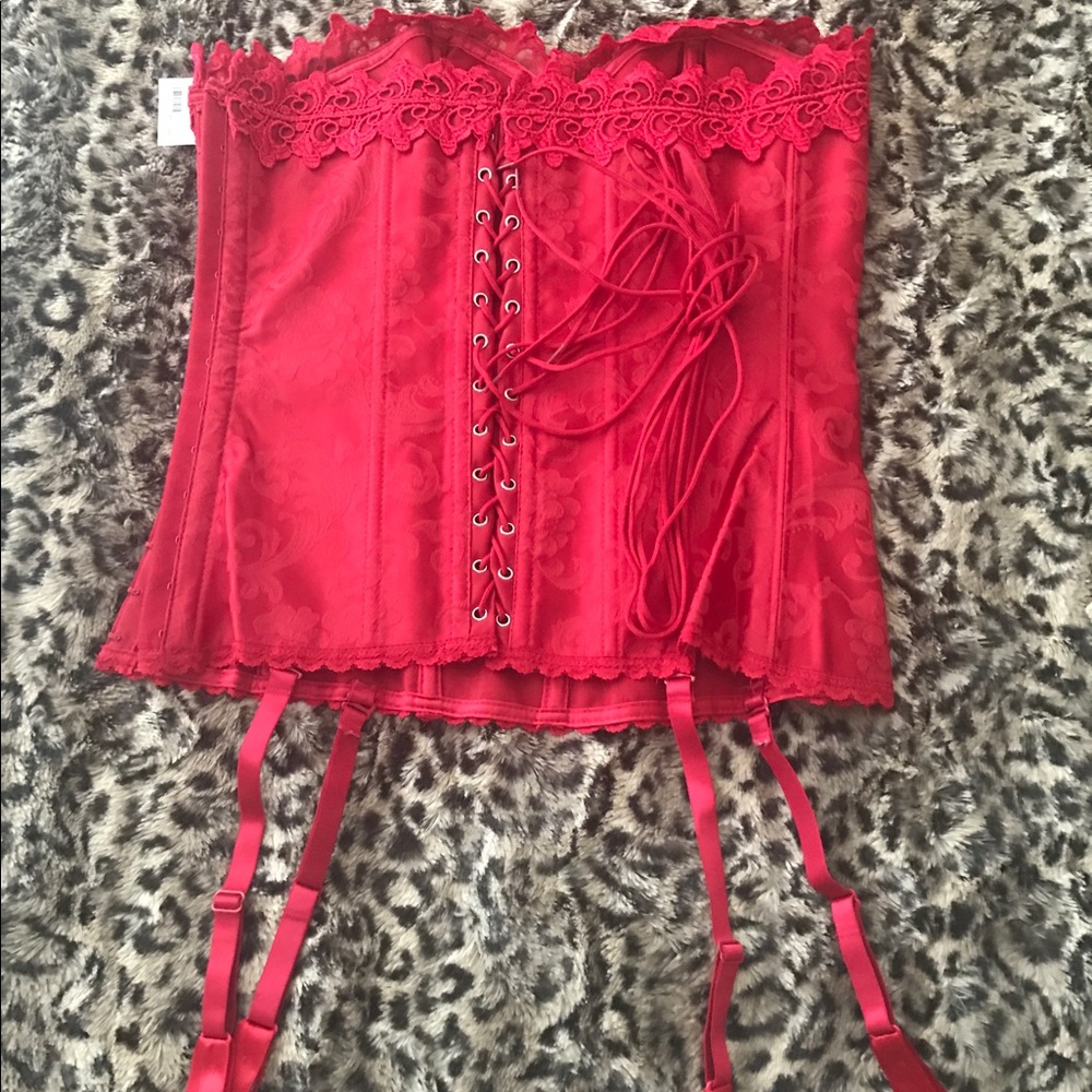 Red corset - Picture 4 of 5