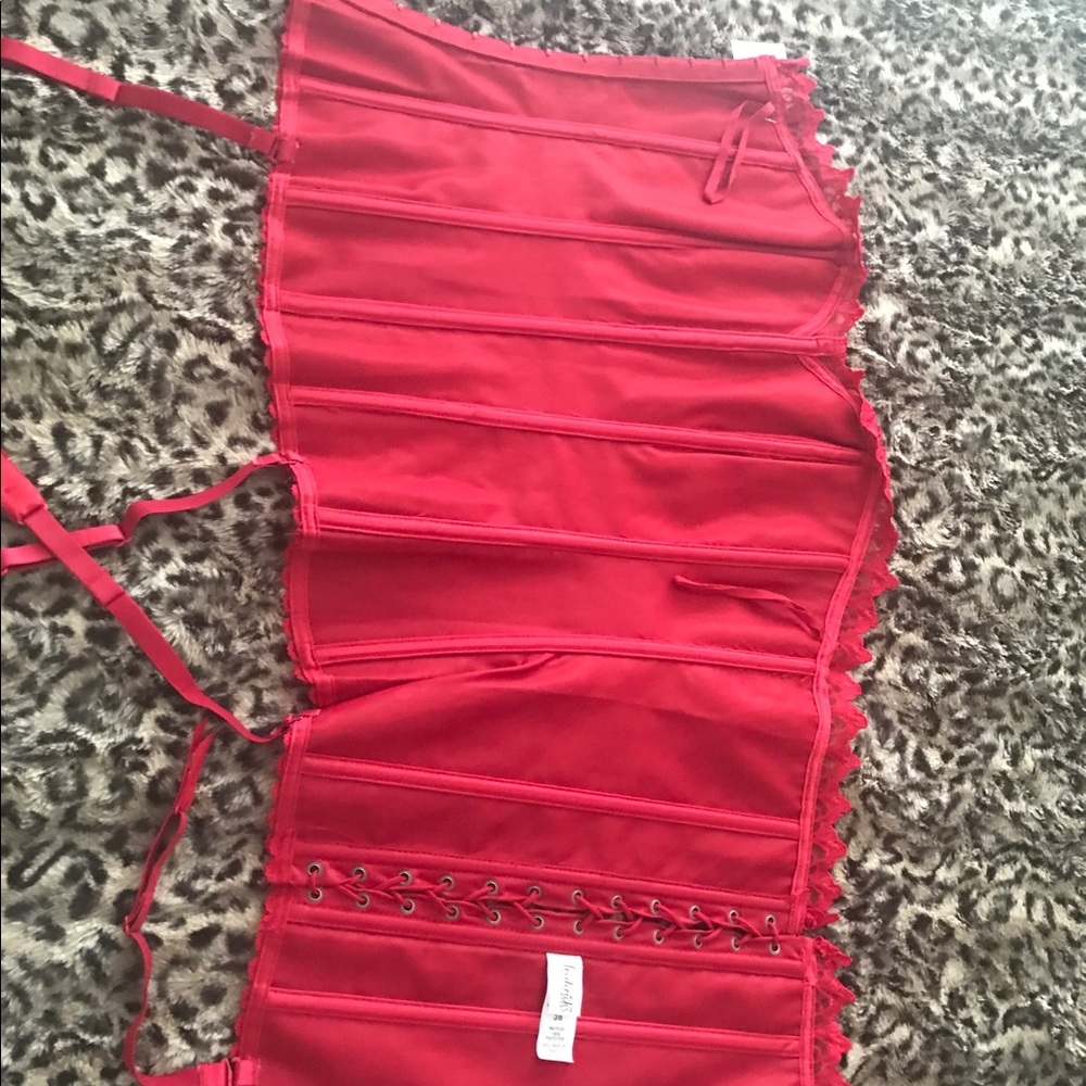 Red corset - Picture 5 of 5