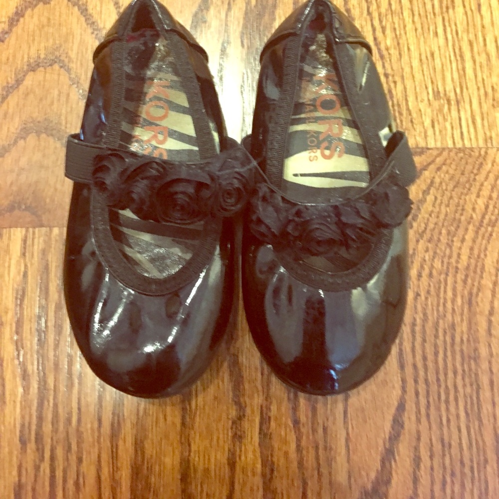 KORS PATENT LEATHER ROSE SHOE