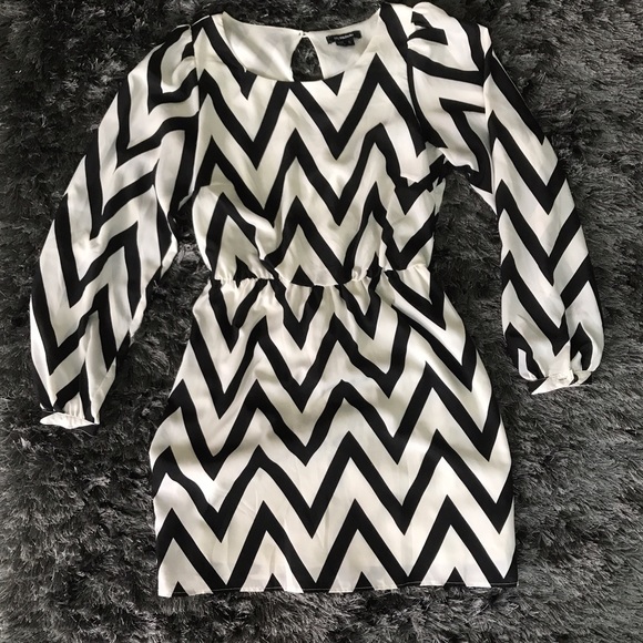 My Michelle Dresses & Skirts - 🥑My Michelle Black and White Chevron Dress🌼