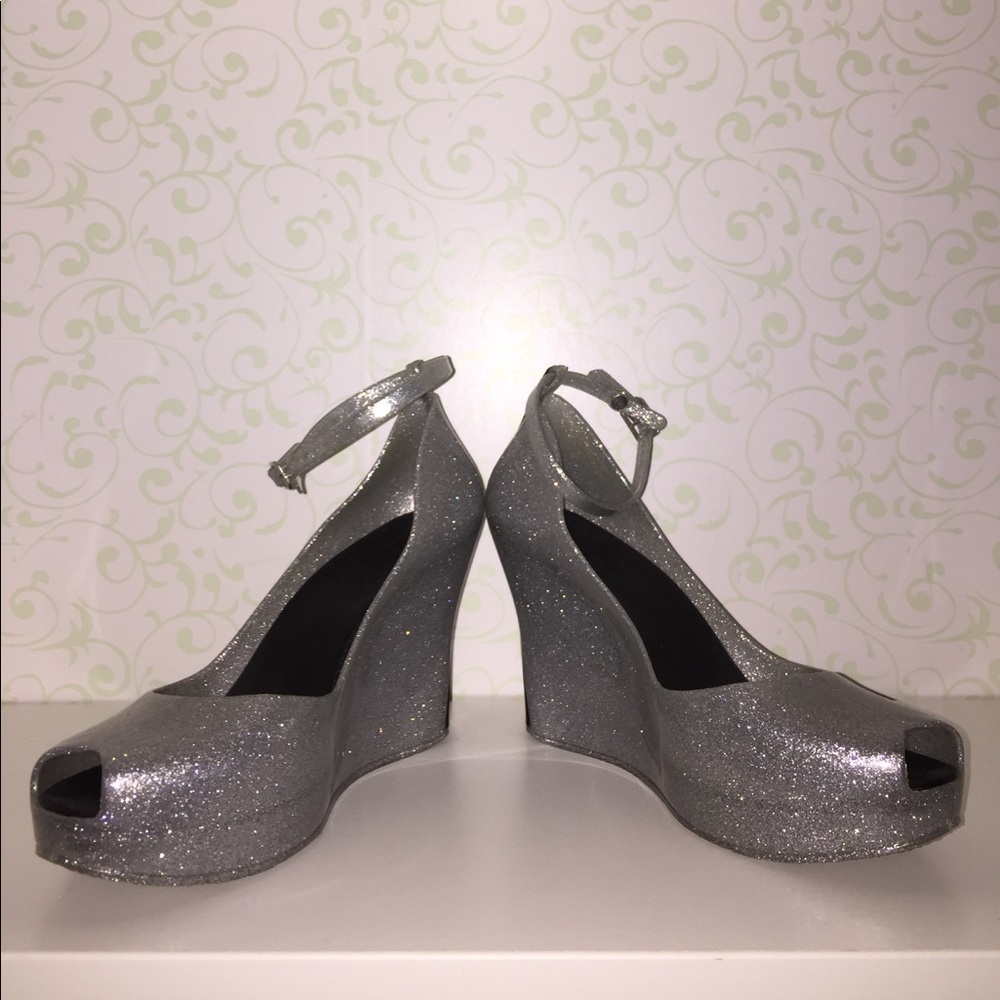 Rouge Silver Jelly Wedges