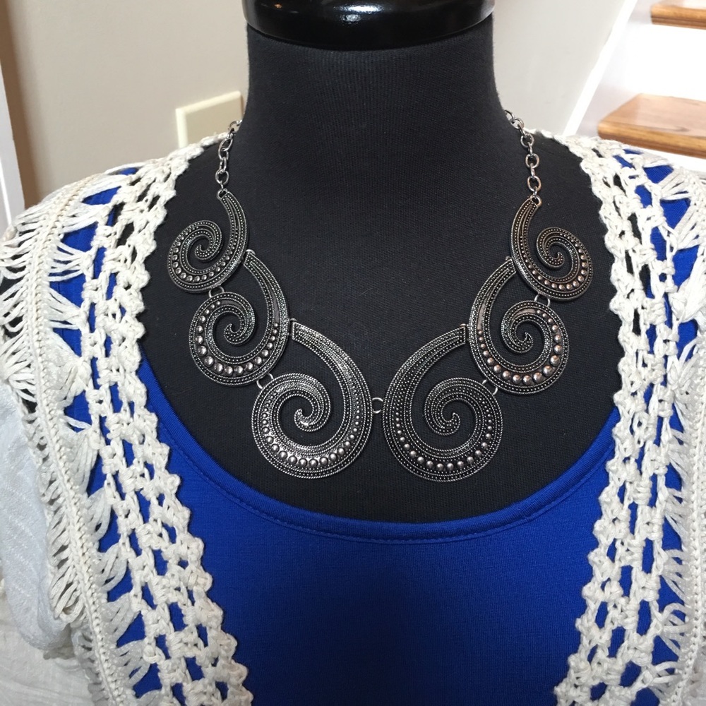 Antique LOOK Silver Necklace.   Statement Necklace