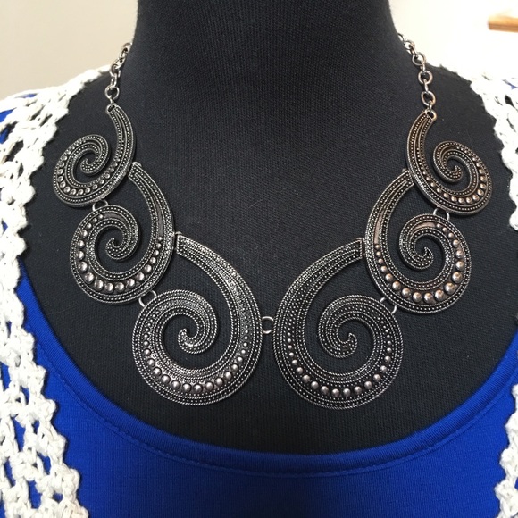 Antique LOOK Silver Necklace.   Statement Necklace - Picture 2 of 4