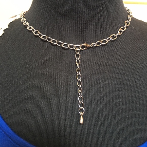 Antique LOOK Silver Necklace.   Statement Necklace - Picture 4 of 4