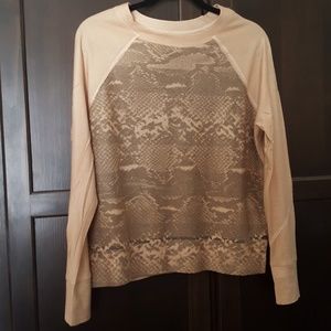 Super soft GO Couture Vintage sweater/sweatshirt
