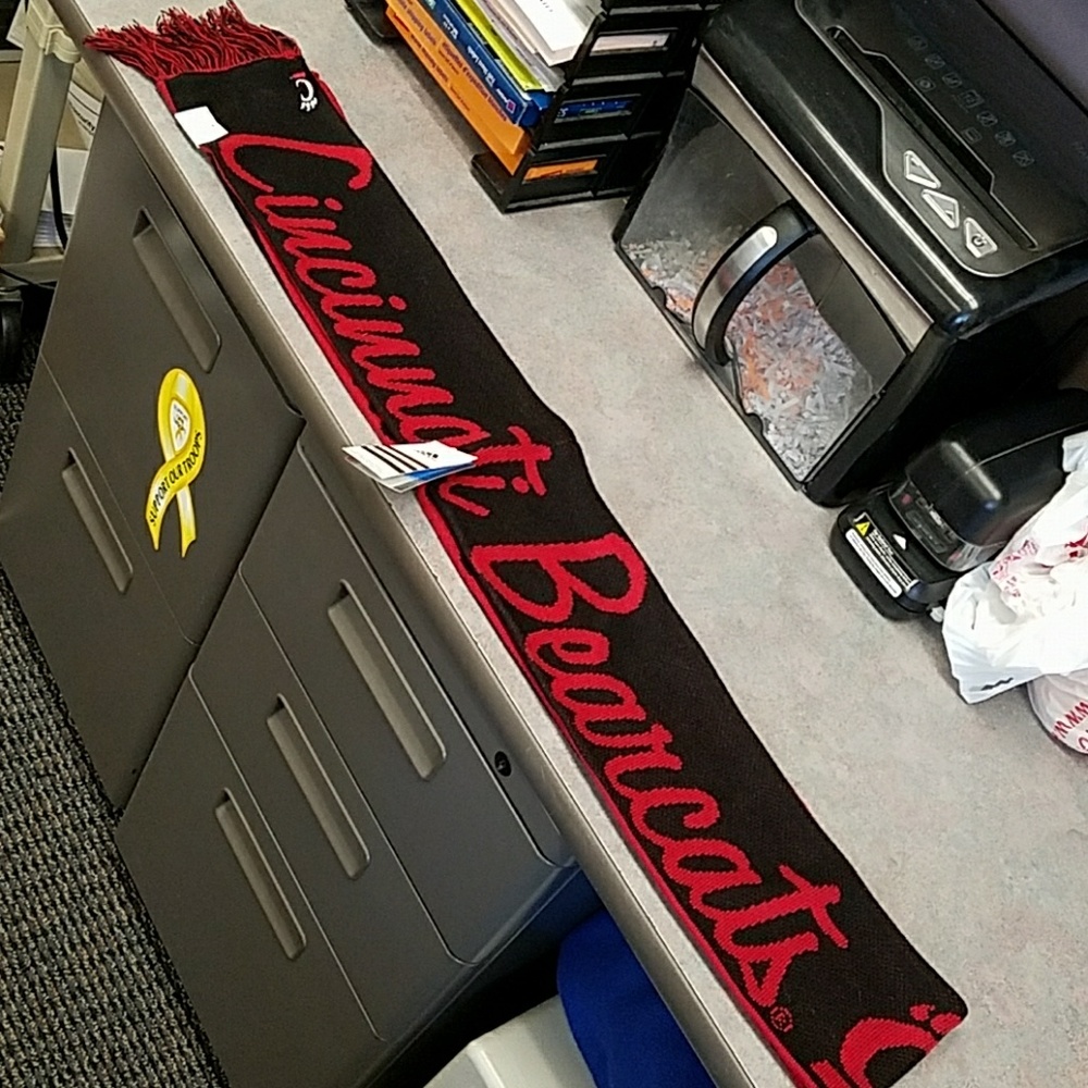 Cincinnati Bearcats Scarf NWT