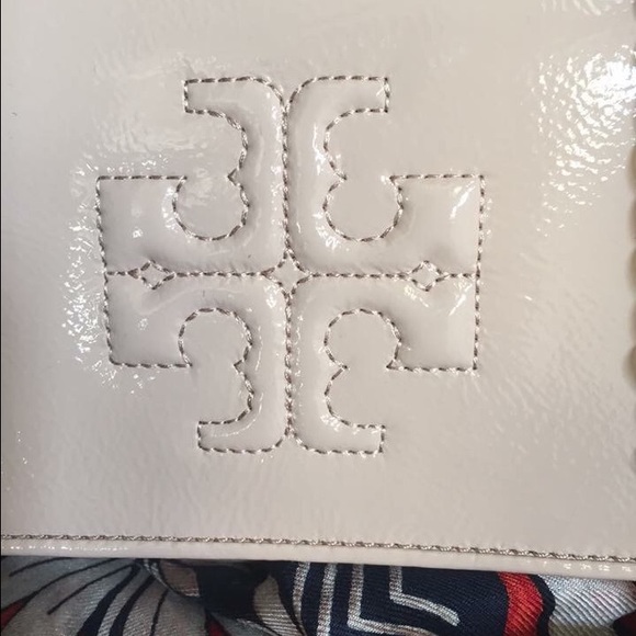 TORY BURCH CLUTCH - Picture 2 of 7