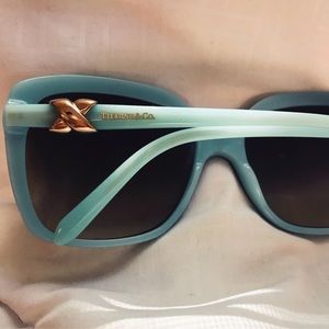 Tiffany&Co. • Black sunglasses • Great condition !