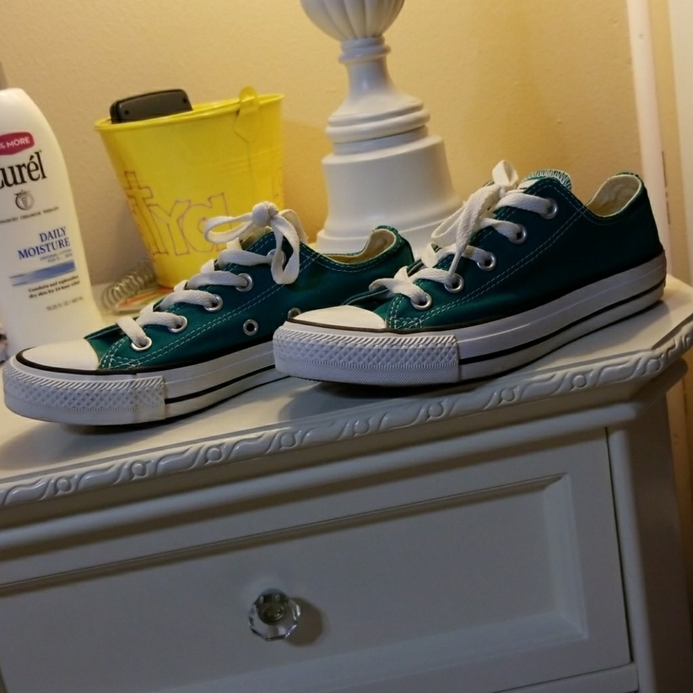 Blue green converse all star