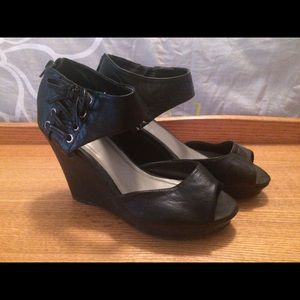 Women's size 10 black wedge