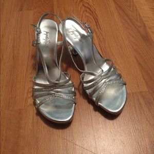 Jacqueline Ferrar silver dress heels.