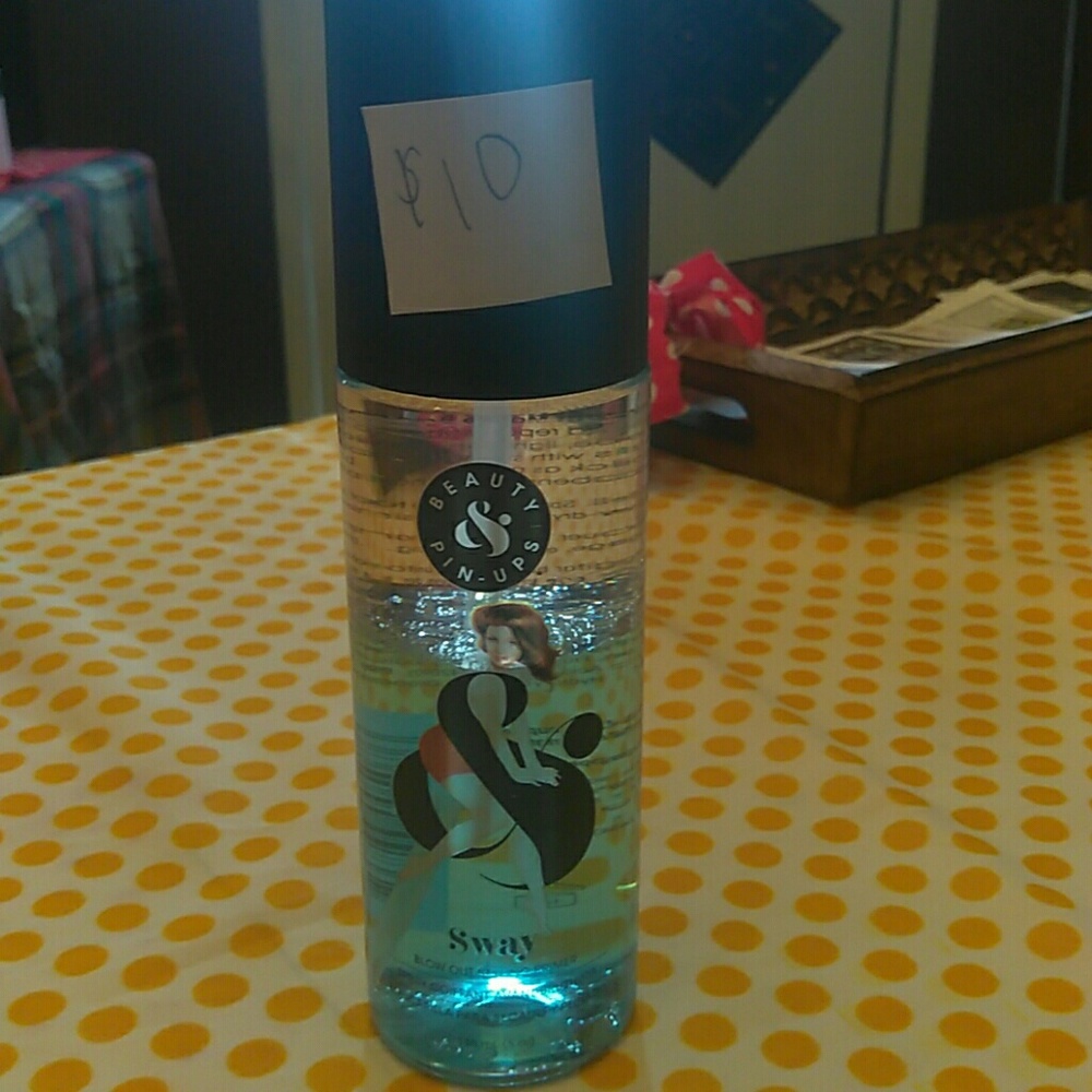 Beauty pin-ups blow dry primer