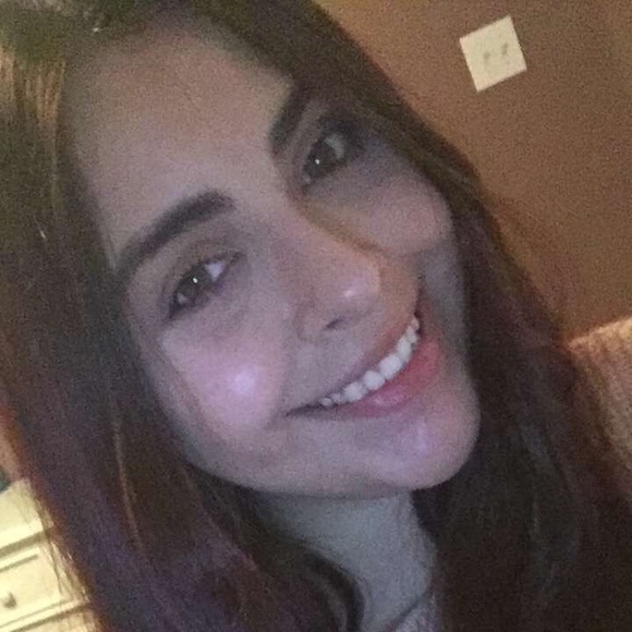 Meet your Posher, Brittni - Picture 1 of 1