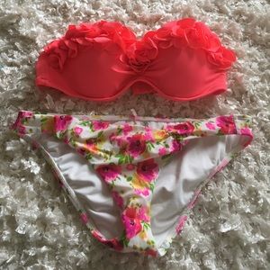 🚪 Floral VS Swimsuit