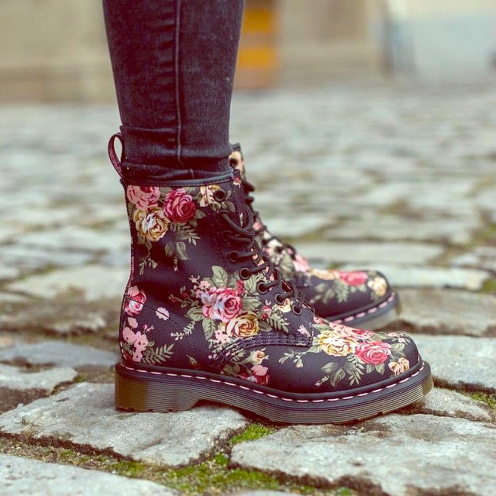 NWOT DR. MARTENS 1460 BLACK VICTORIAN FLOWERS