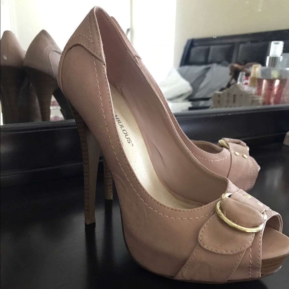 Semi used 7 1/2 JustFab light pink pumps