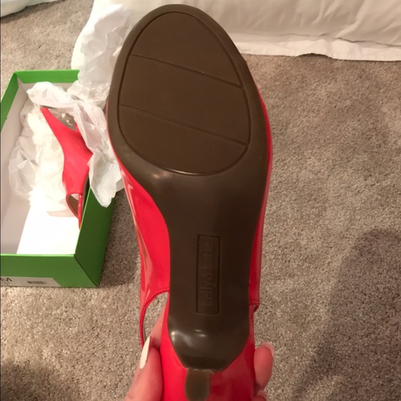 Coral/Pink Low/Short Heels - Picture 4 of 8