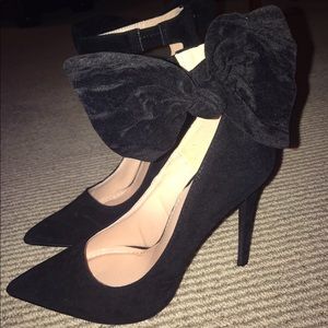 Black Bow Pumps