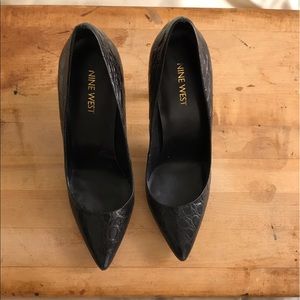 Nine West black reptilian heels sz 7.5