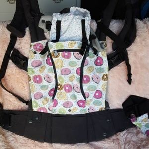 Limited edition Lillebaby Donuts/sprinkles carrier