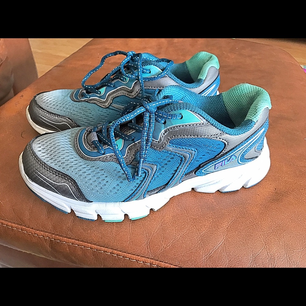 Fila Women's size 7.5 shoe.