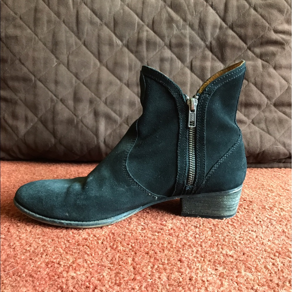 Seychelles Lucky Penny suede black booties size 9