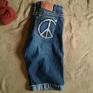 Yaso Girls long shorts peace signs on back pockets