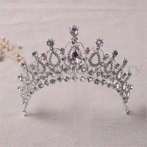 Last one!! Allure Bridal Crown - Picture 2 of 4