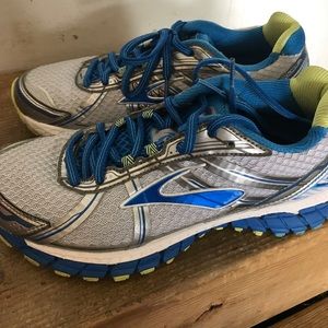 Brooks running shoes 🌸