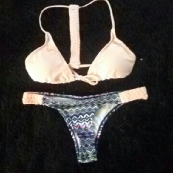 Beautiful Bikini!! - Picture 1 of 3