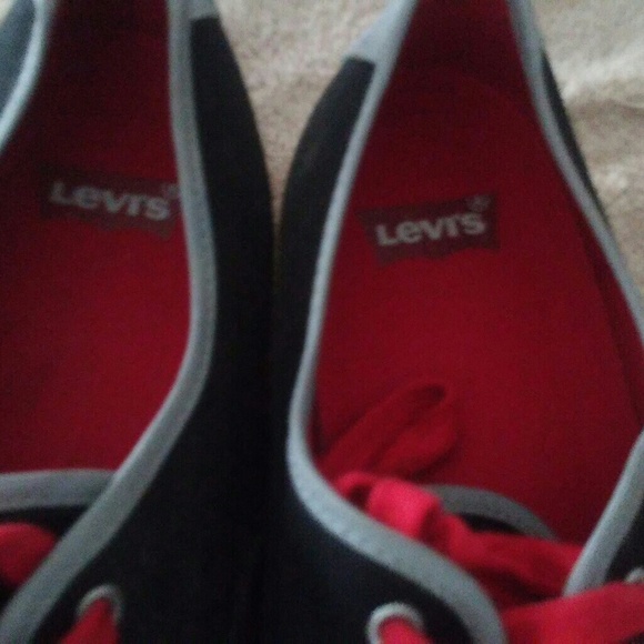Men's Levi's shoes - Picture 2 of 3