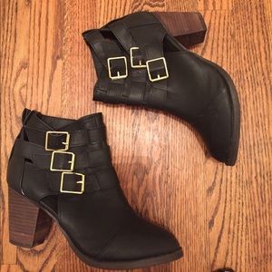BLACK ANKLE BOOTS