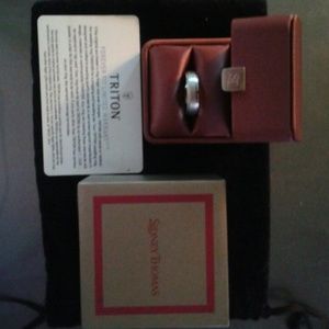 Sidney Thomas Wedding Band  (male)