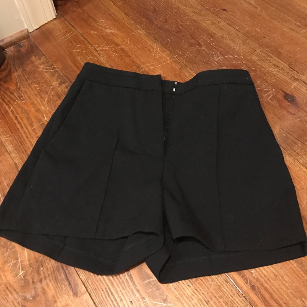 High waisted black short