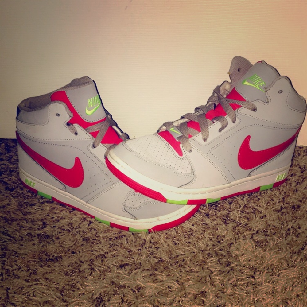Nike sneakers!! Only worn once!!