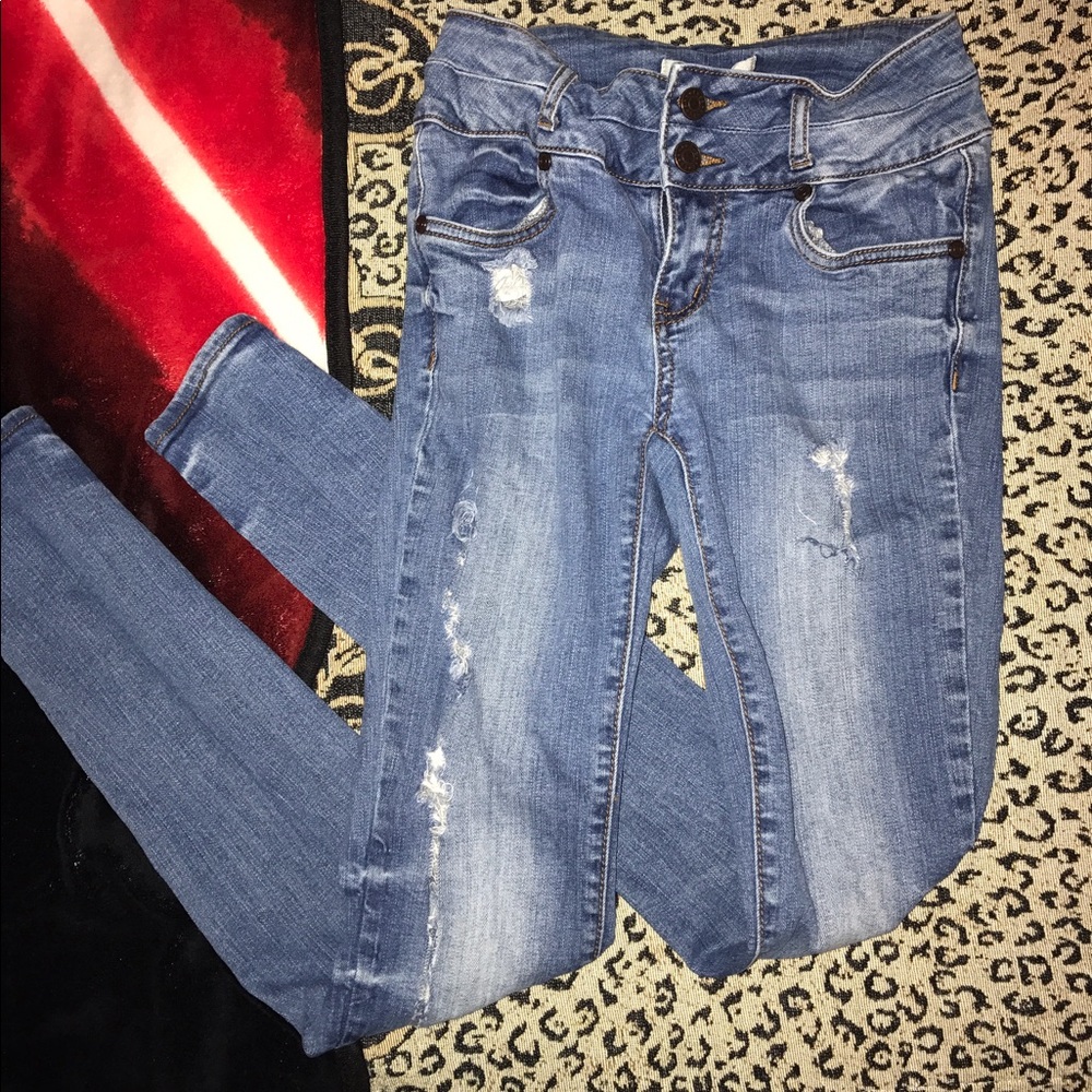 Distressed high waisted jeans