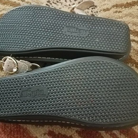 Shoes - Picture 2 of 4