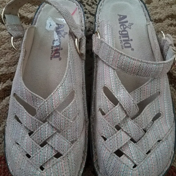 Shoes - Picture 4 of 4