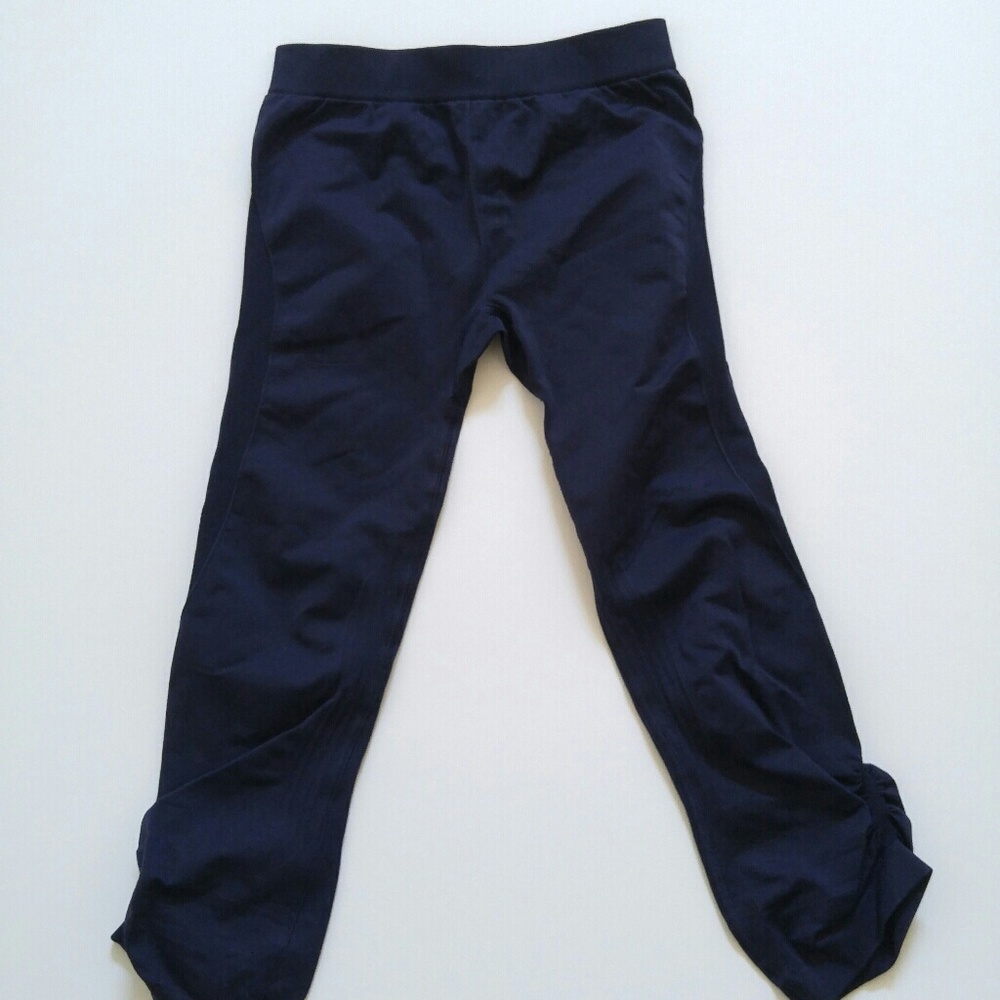 GapFit Motion Capris - Picture 2 of 4