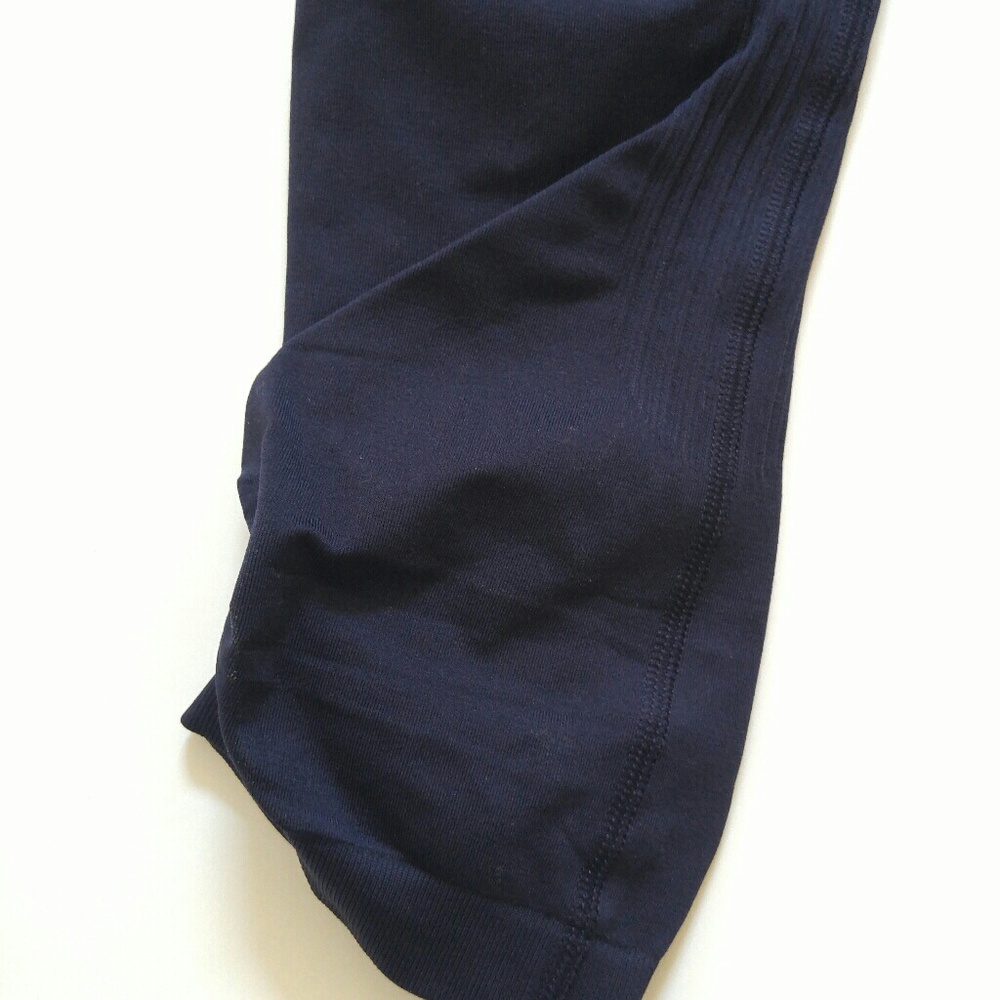 GapFit Motion Capris - Picture 3 of 4