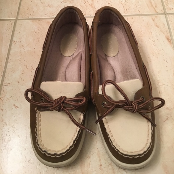 Shoes - Picture 2 of 3